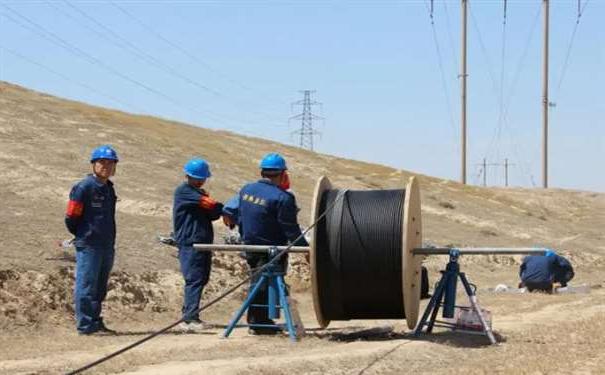 喀什地区GYXTW-12a1通信用光缆 中心管式铠装光缆工厂现货直发